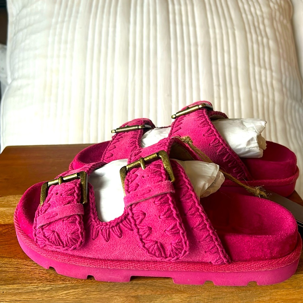 NIB Mou New Bio Sandals US Sz 5/5.5 Eur Sz 6. Hot Pink Suede